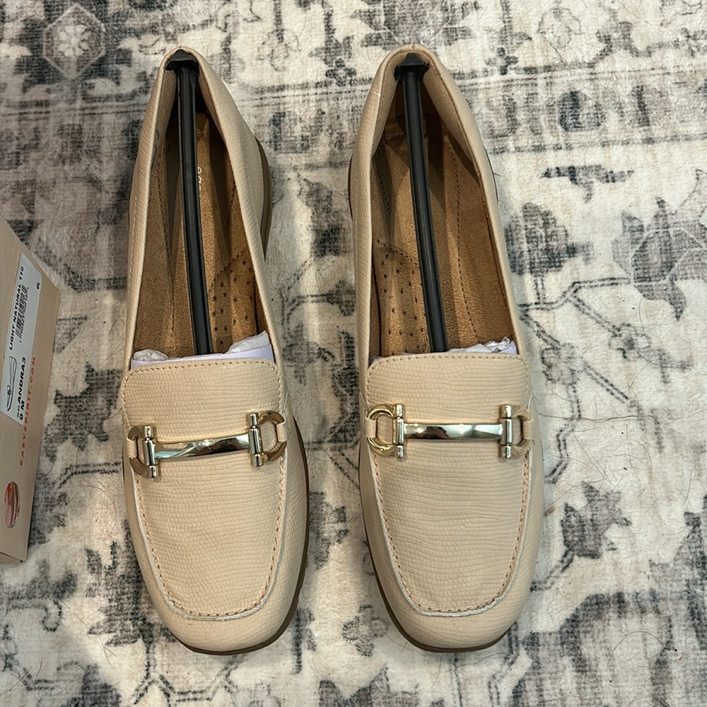 Easy spirit loafers